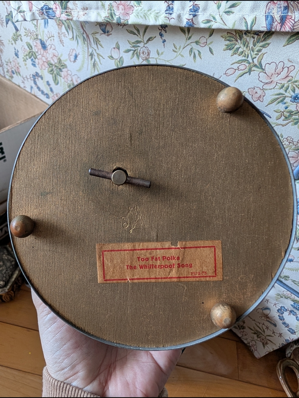 Vtg Musical Powder Container - Picture 8 of 8